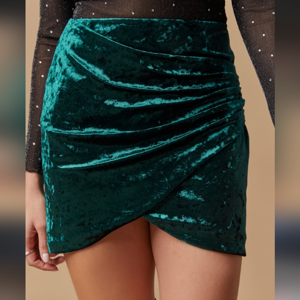 Francesca's Emerald Velvet Mini Skirt NWT